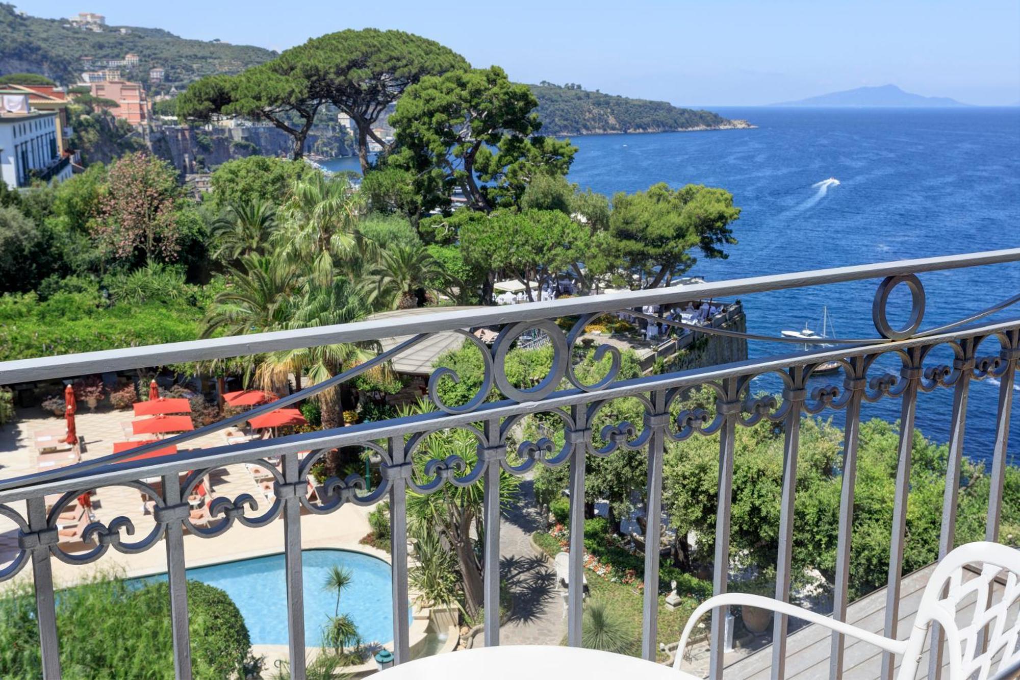 Grand Hotel Ambasciatori Sorrento Esterno foto